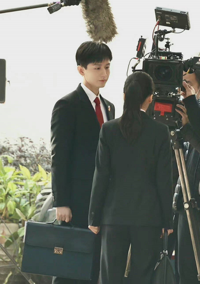 《底线》刚杀青不久，成毅又迎来新剧，与曾舜晞挑战武侠悬疑剧休闲区蓝鸢梦想 - Www.slyday.coM