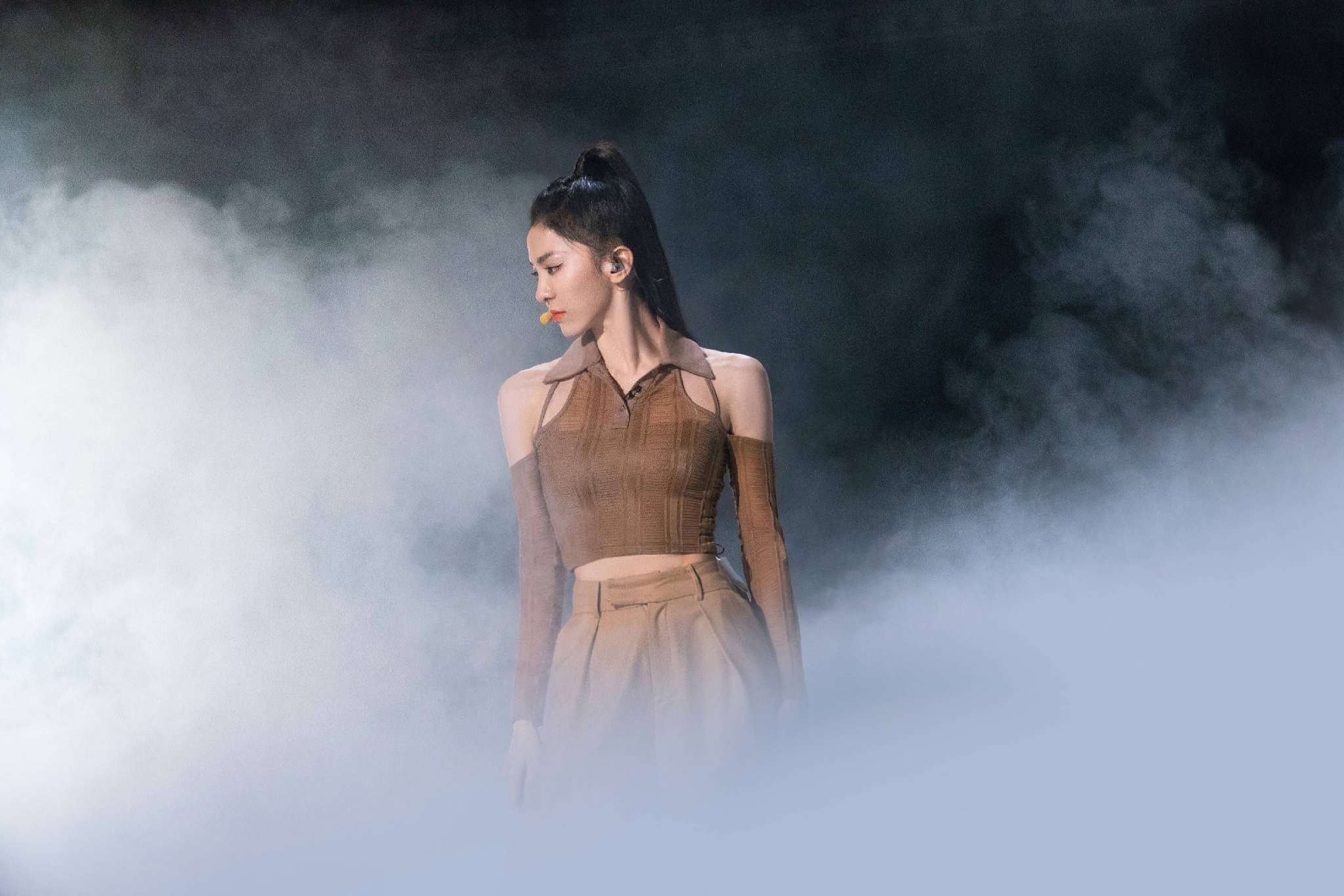 《乘风破浪》一公上演 唐诗逸《雾里》传达个人态度|雾里|唐诗|乘风