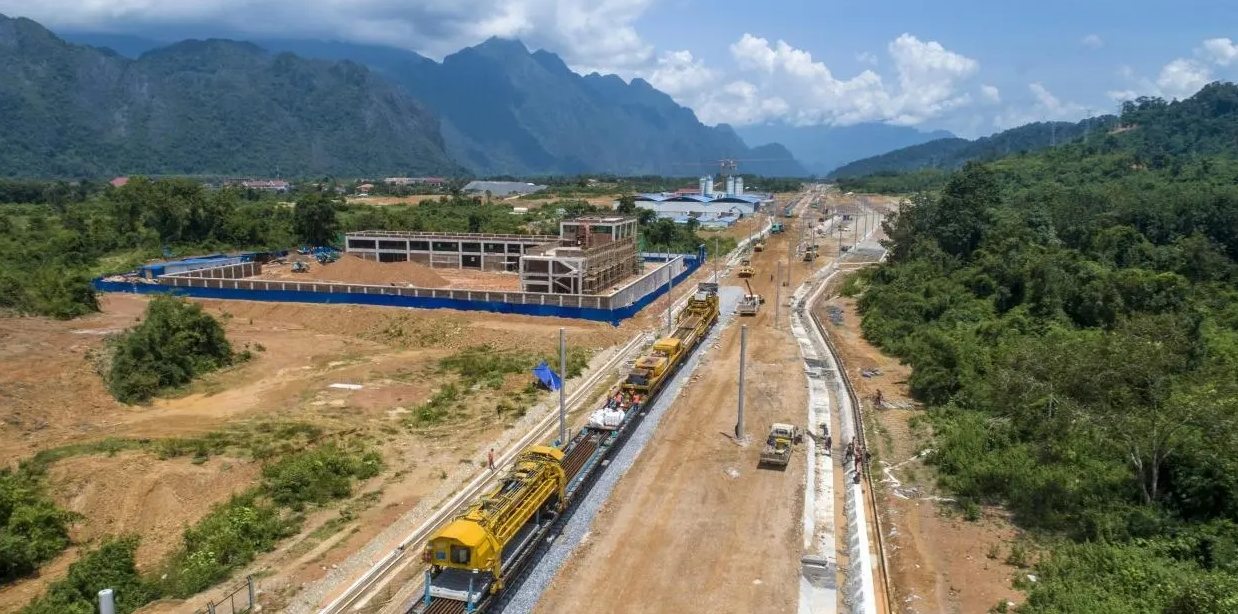 图为建造中的中泰铁路随着中老铁路的运行处于持续火爆的状态,作为中