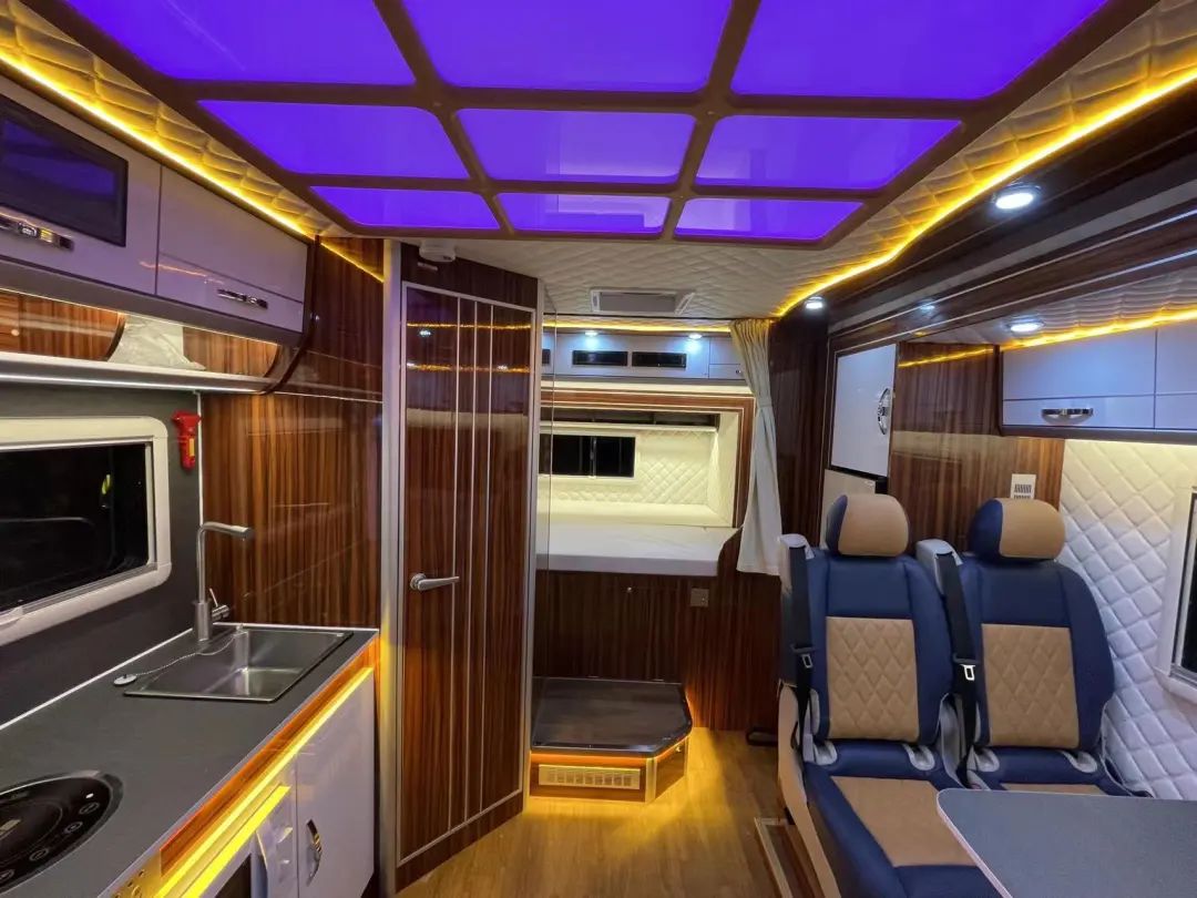 悦胜依维柯c型房车商务轻奢内饰双拓展造就更大空间