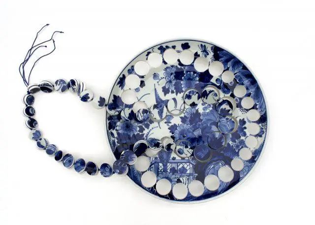 把餐具戴在身上,女设计师亲手拆解古董,制作出无价的首饰休闲区蓝鸢梦想 - Www.slyday.coM 把餐具戴在身上,女设计师亲手拆解古董,制作出无价的首饰休闲区蓝鸢梦想 - Www.slyday.coM