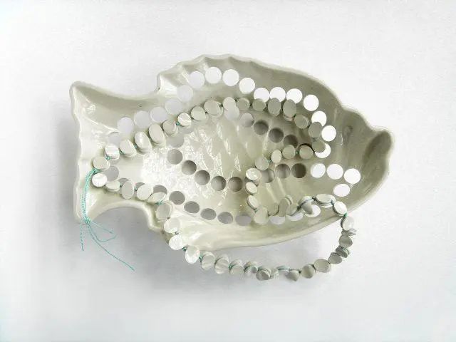 把餐具戴在身上,女设计师亲手拆解古董,制作出无价的首饰休闲区蓝鸢梦想 - Www.slyday.coM 把餐具戴在身上,女设计师亲手拆解古董,制作出无价的首饰休闲区蓝鸢梦想 - Www.slyday.coM