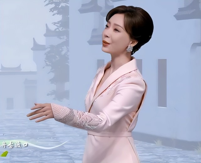 端午晚会众星状态：金晨穿古装青筋暴起，罗云熙干瘪，韩庚没脖子休闲区蓝鸢梦想 - Www.slyday.coM