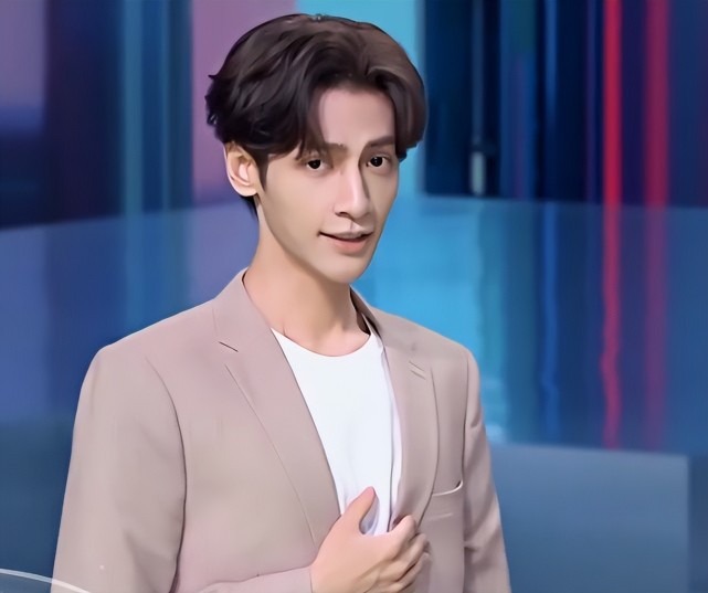 端午晚会众星状态：金晨穿古装青筋暴起，罗云熙干瘪，韩庚没脖子休闲区蓝鸢梦想 - Www.slyday.coM