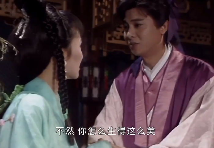 而小青跟张玉堂的初遇,其实也很有意思,许仙带着白素贞和小青准备回