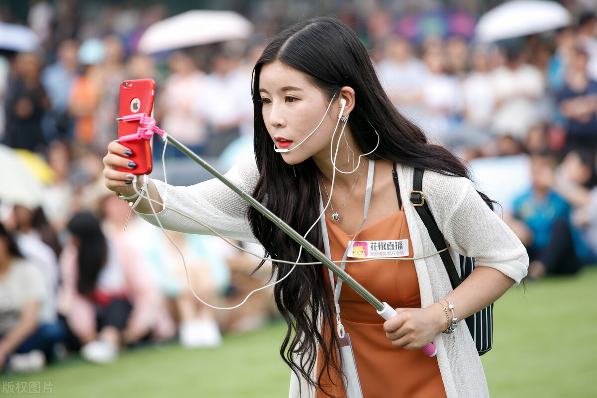 丈夫打赏女主播百万,气得妻子跳河,法律如何解决冲动打赏问题?休闲区蓝鸢梦想 - Www.slyday.coM 丈夫打赏女主播百万,气得妻子跳河,法律如何解决冲动打赏问题?休闲区蓝鸢梦想 - Www.slyday.coM