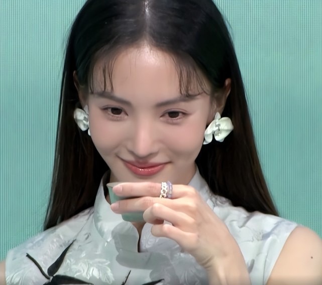 端午晚会众星状态：金晨穿古装青筋暴起，罗云熙干瘪，韩庚没脖子休闲区蓝鸢梦想 - Www.slyday.coM