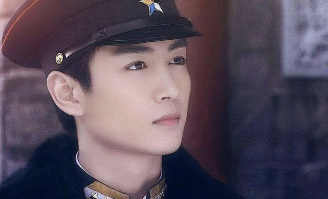 初识陈晓,是在他跟戴娇倩合作的《欢喜婆婆俏媳妇》里,他饰演郭啸天