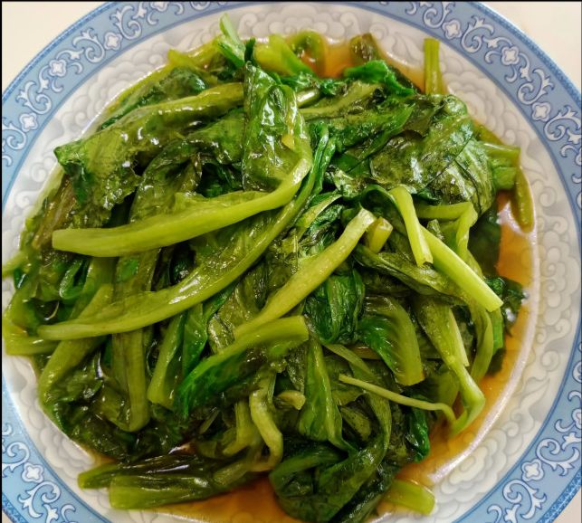 河南一女子晒节日晚餐，遭到网友的吐槽，委屈回应：这饭菜不差啊休闲区蓝鸢梦想 - Www.slyday.coM