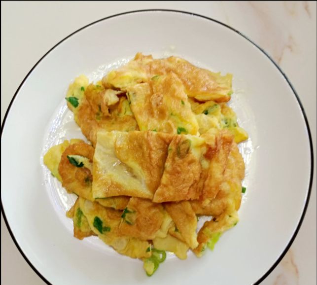 河南一女子晒节日晚餐，遭到网友的吐槽，委屈回应：这饭菜不差啊休闲区蓝鸢梦想 - Www.slyday.coM