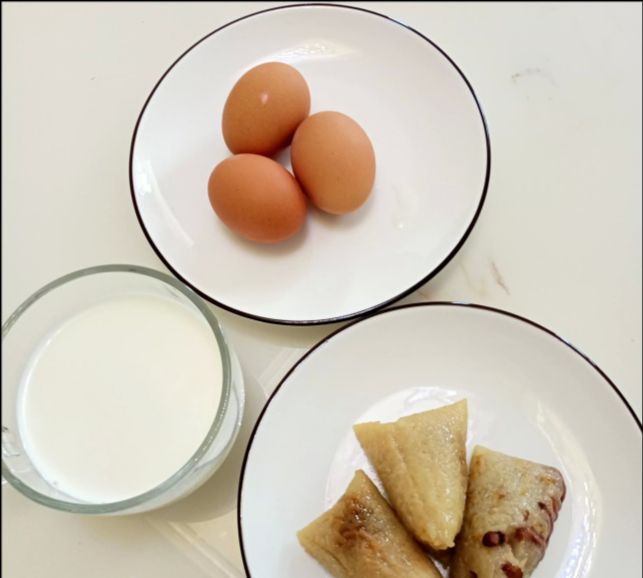 河南一女子晒节日晚餐，遭到网友的吐槽，委屈回应：这饭菜不差啊休闲区蓝鸢梦想 - Www.slyday.coM