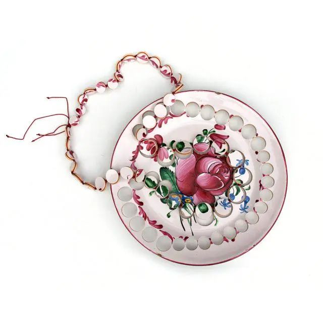 把餐具戴在身上,女设计师亲手拆解古董,制作出无价的首饰休闲区蓝鸢梦想 - Www.slyday.coM 把餐具戴在身上,女设计师亲手拆解古董,制作出无价的首饰休闲区蓝鸢梦想 - Www.slyday.coM