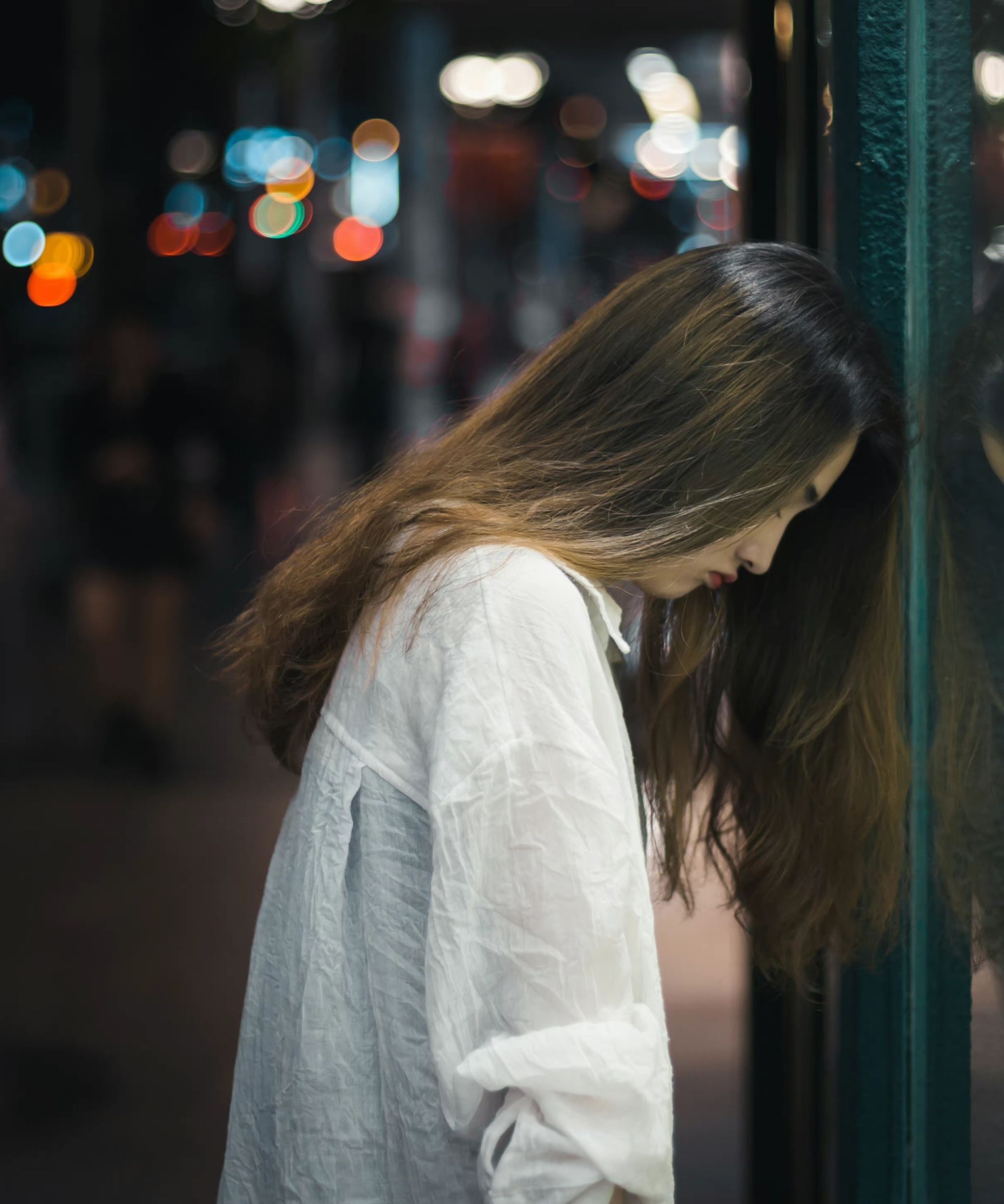 那渐行渐远的身影独自憔悴独自飘零