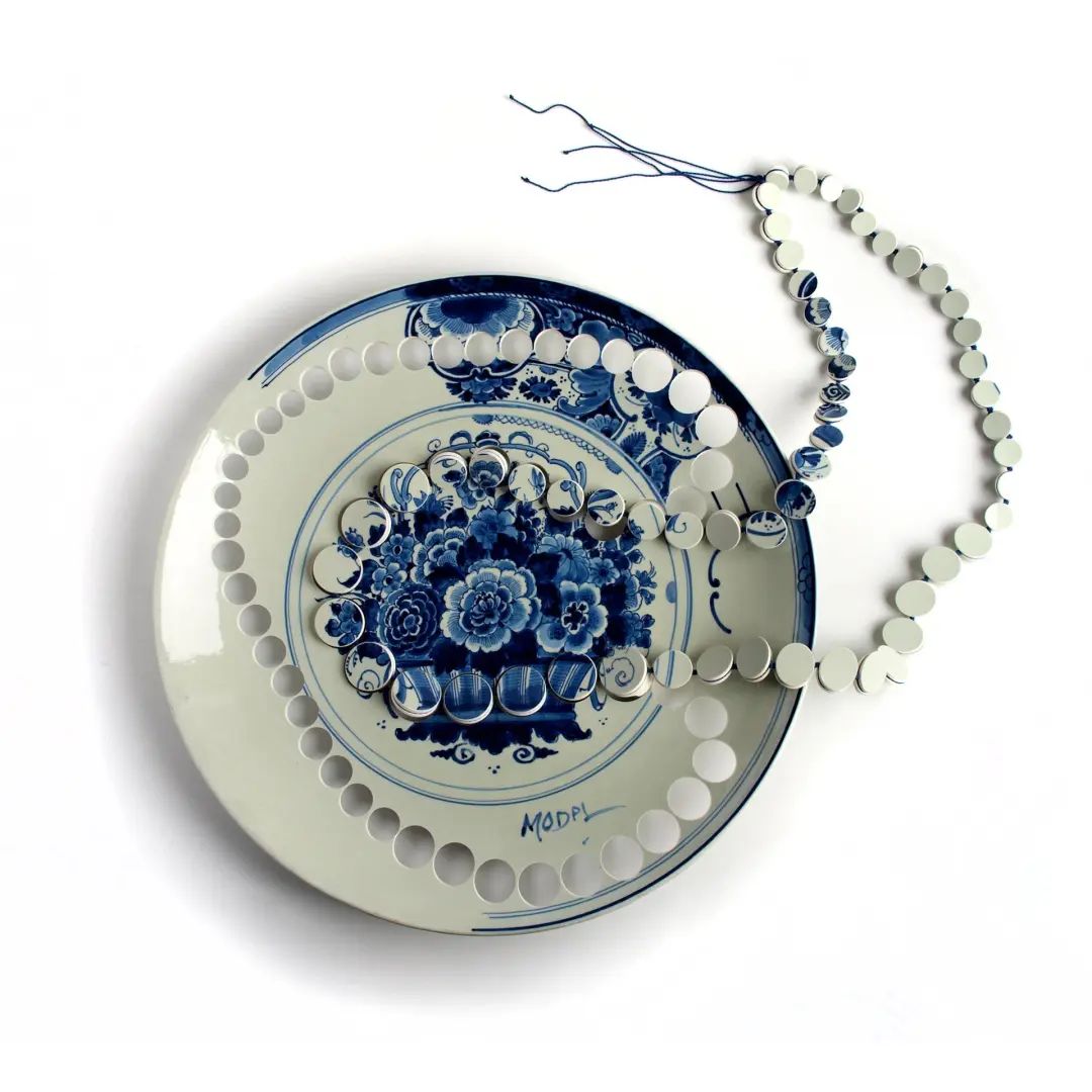 把餐具戴在身上,女设计师亲手拆解古董,制作出无价的首饰休闲区蓝鸢梦想 - Www.slyday.coM 把餐具戴在身上,女设计师亲手拆解古董,制作出无价的首饰休闲区蓝鸢梦想 - Www.slyday.coM