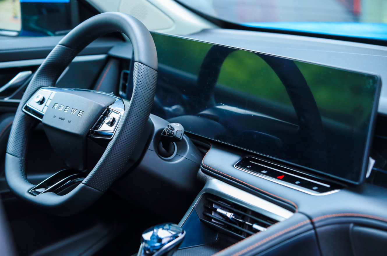 中控屏配滑轨国产车又要引领新风向