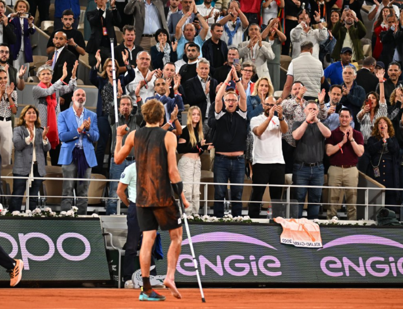 纳达尔眼眶含泪!目睹兹维列夫重伤痛哭,上前关心,主动拥抱对手休闲区蓝鸢梦想 - Www.slyday.coM 纳达尔眼眶含泪!目睹兹维列夫重伤痛哭,上前关心,主动拥抱对手休闲区蓝鸢梦想 - Www.slyday.coM