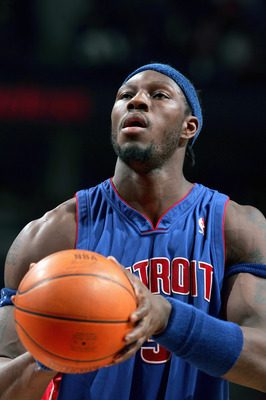 倒数第2位:本华莱士大本的罚球也是相当的菜,但是大本是唯一一个让阿