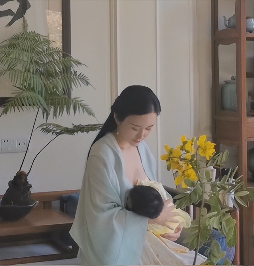 71岁张纪中娇妻孕照曝光杜星霖满脸幸福皮肤白皙紧致惹人爱怜