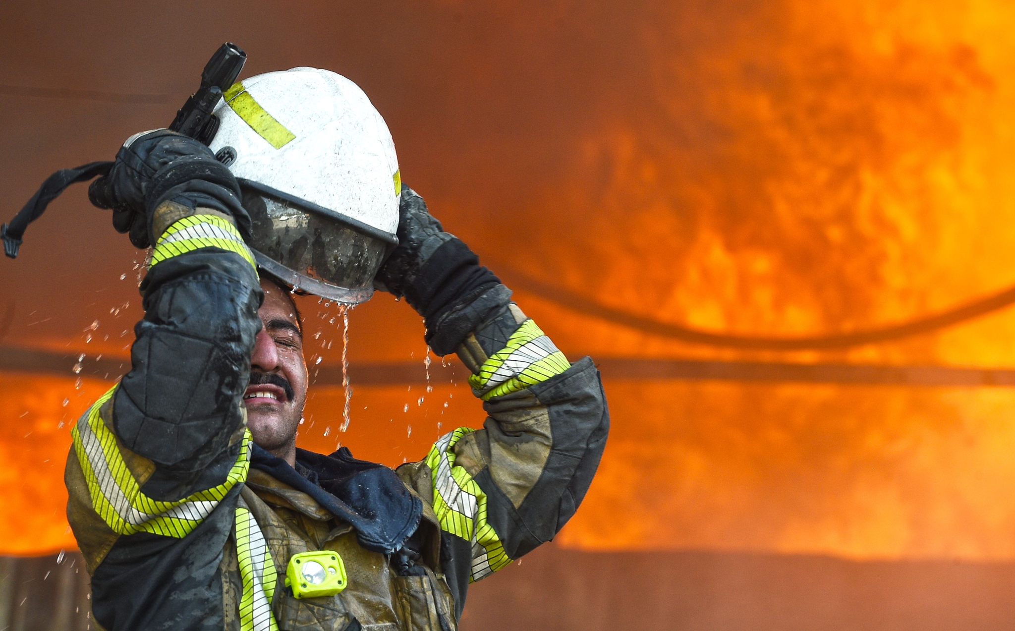 科威特首都省一市场发生火灾|火灾|消防员|北京市_新浪新闻