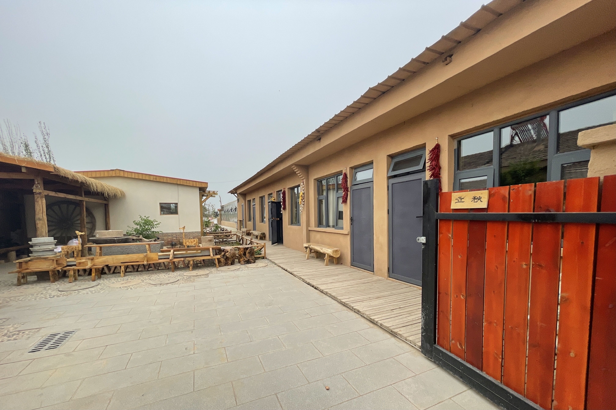 住民宿 赏民俗 逛大集——乡村旅游释放假期"消费热力"