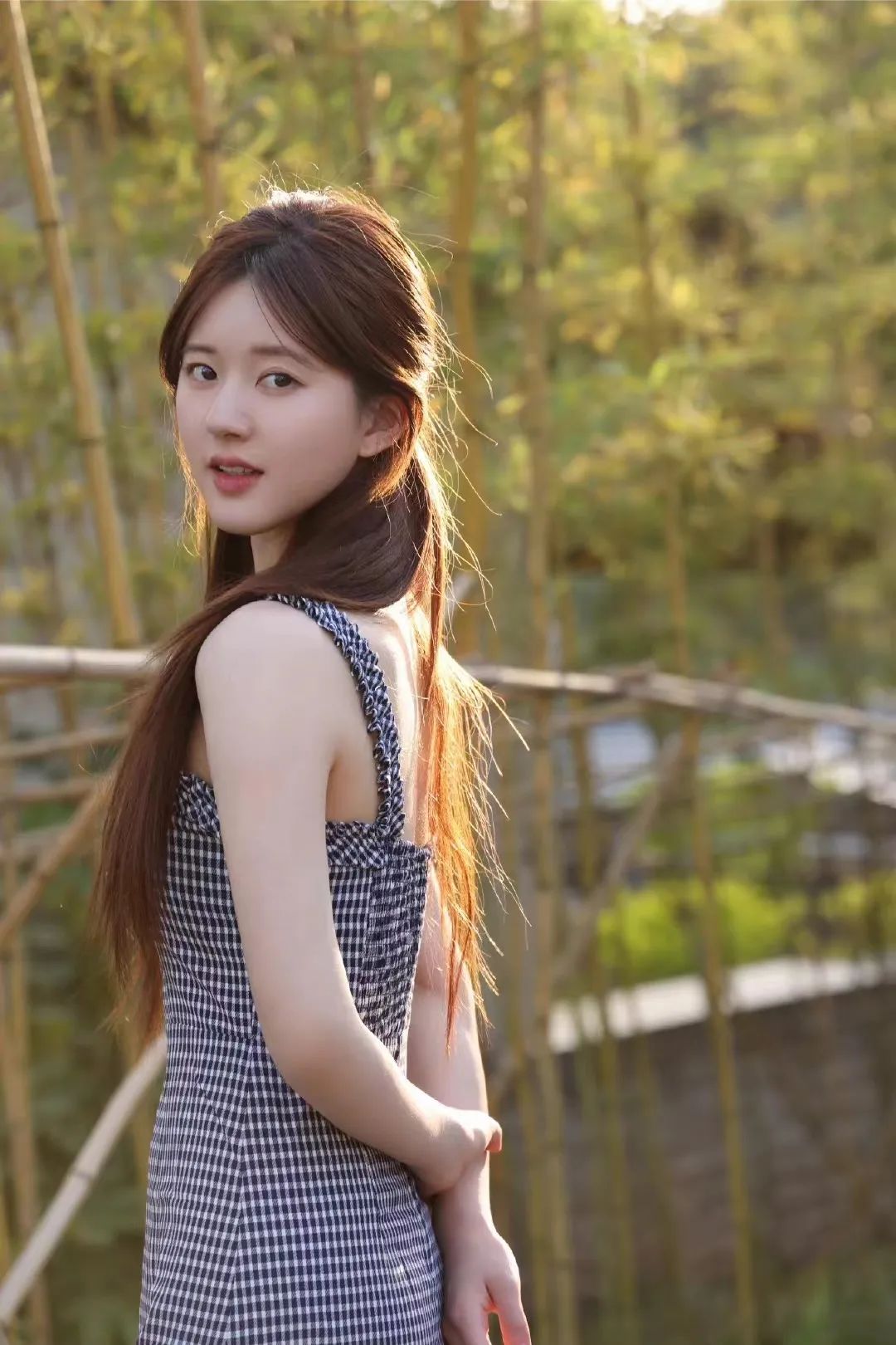 清新甜妹赵露思才是淡颜系穿搭女王