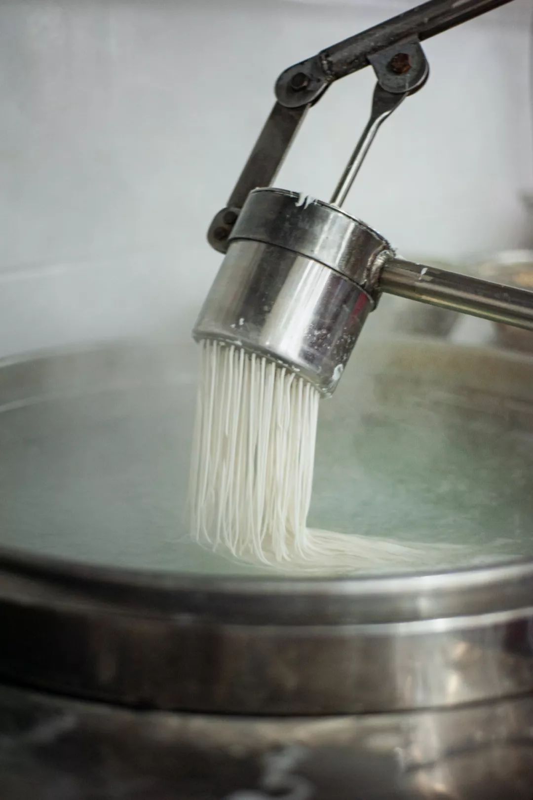 生榨粉要现榨下锅,口感独特.摄影/陆宇堃