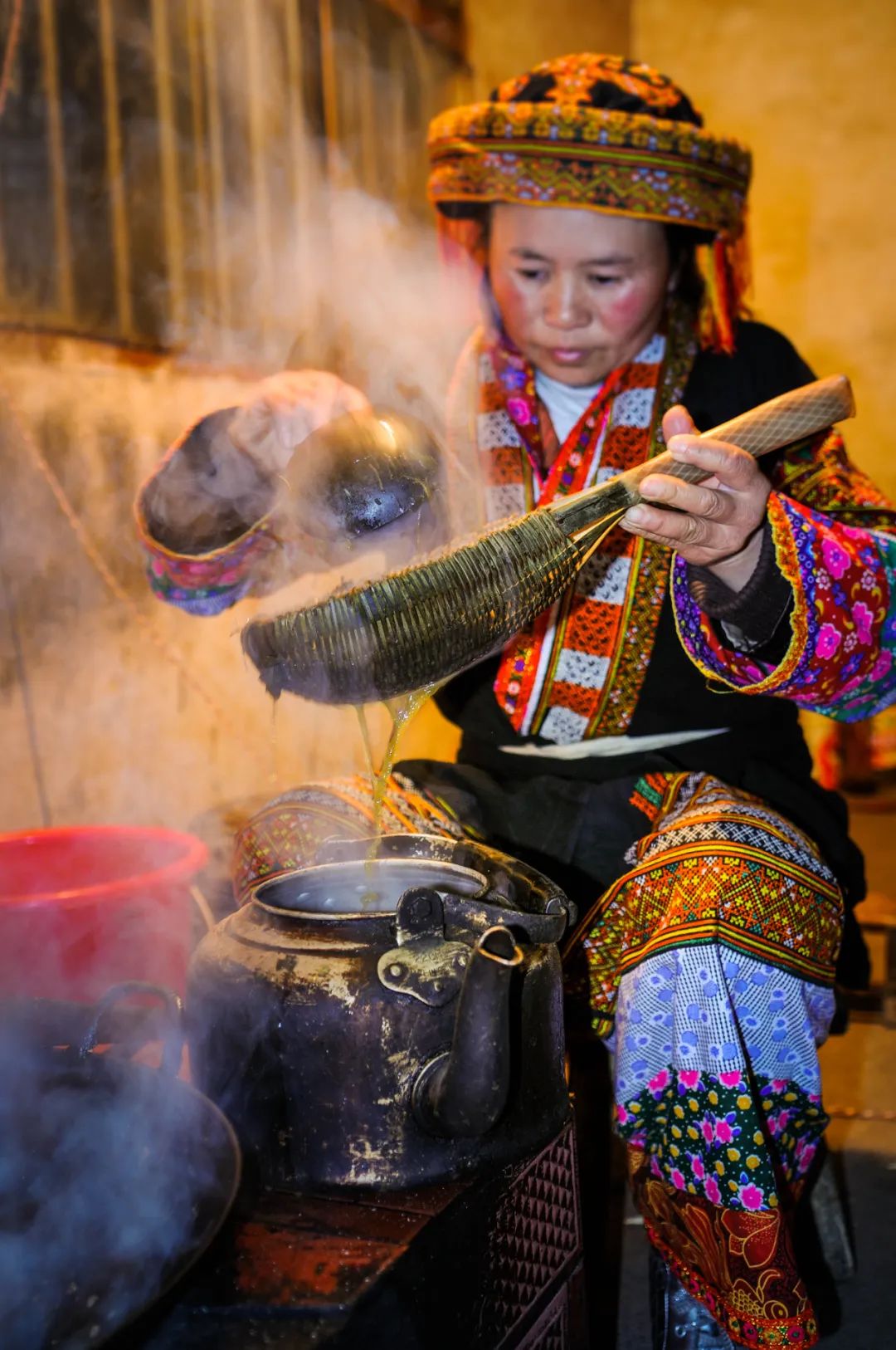 摄影/陆宇堃在桂林,三江等地,打油茶是早餐,也是一种社交.