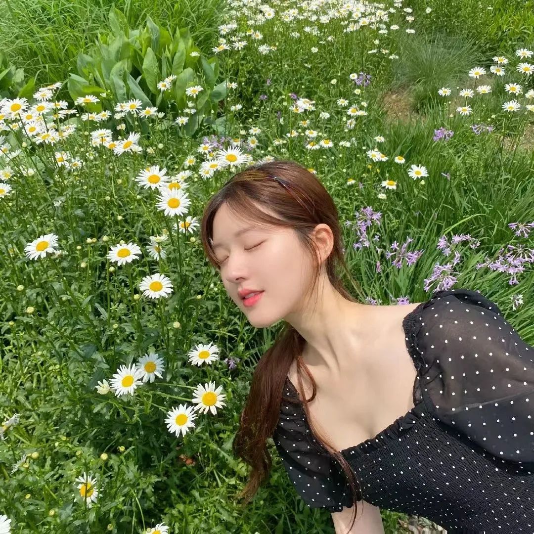 清新甜妹赵露思才是淡颜系穿搭女王