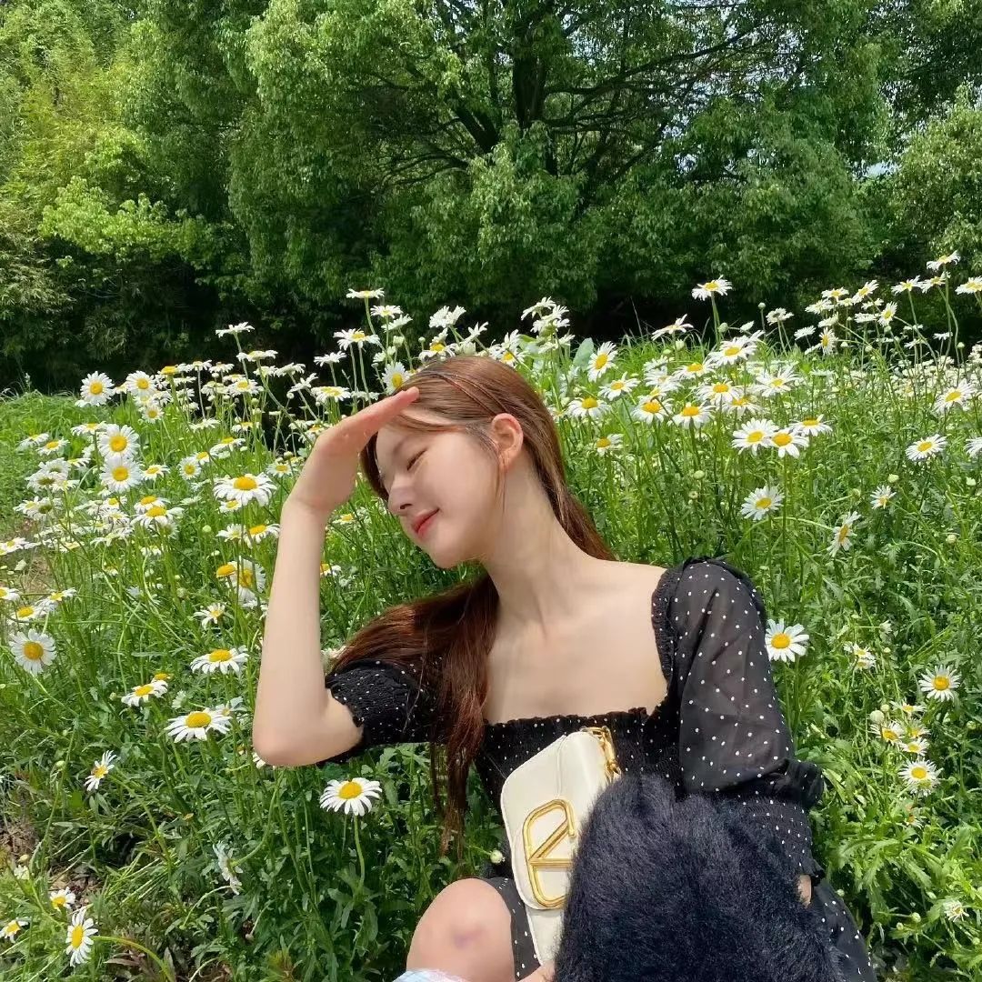 清新甜妹赵露思才是淡颜系穿搭女王