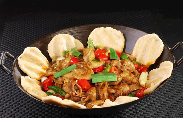 开地锅菜的关键在于味道,注重味道的店铺生意都不会