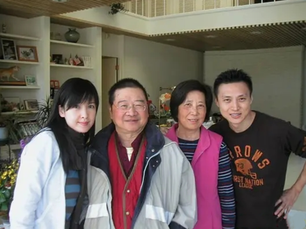 行走的打字机写死阿朱和阿紫倪匡的心中只有一个聚宝盆