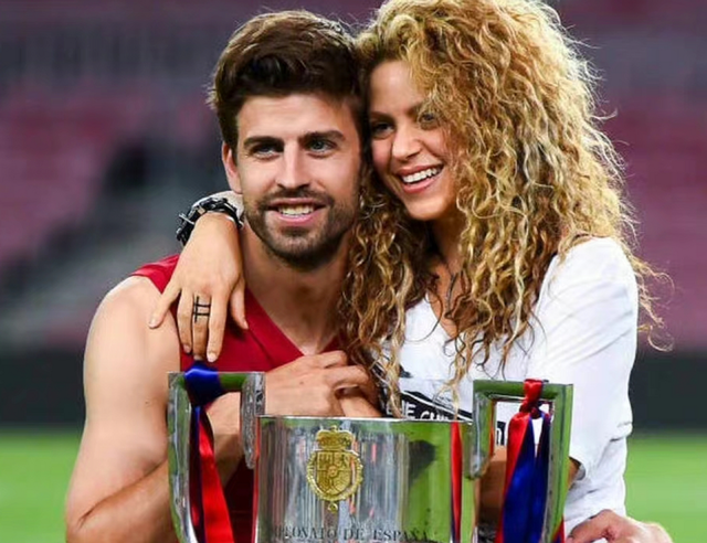 足坛巨星皮克与老婆分居曾婚内出轨年轻美女在争夺儿子抚养权