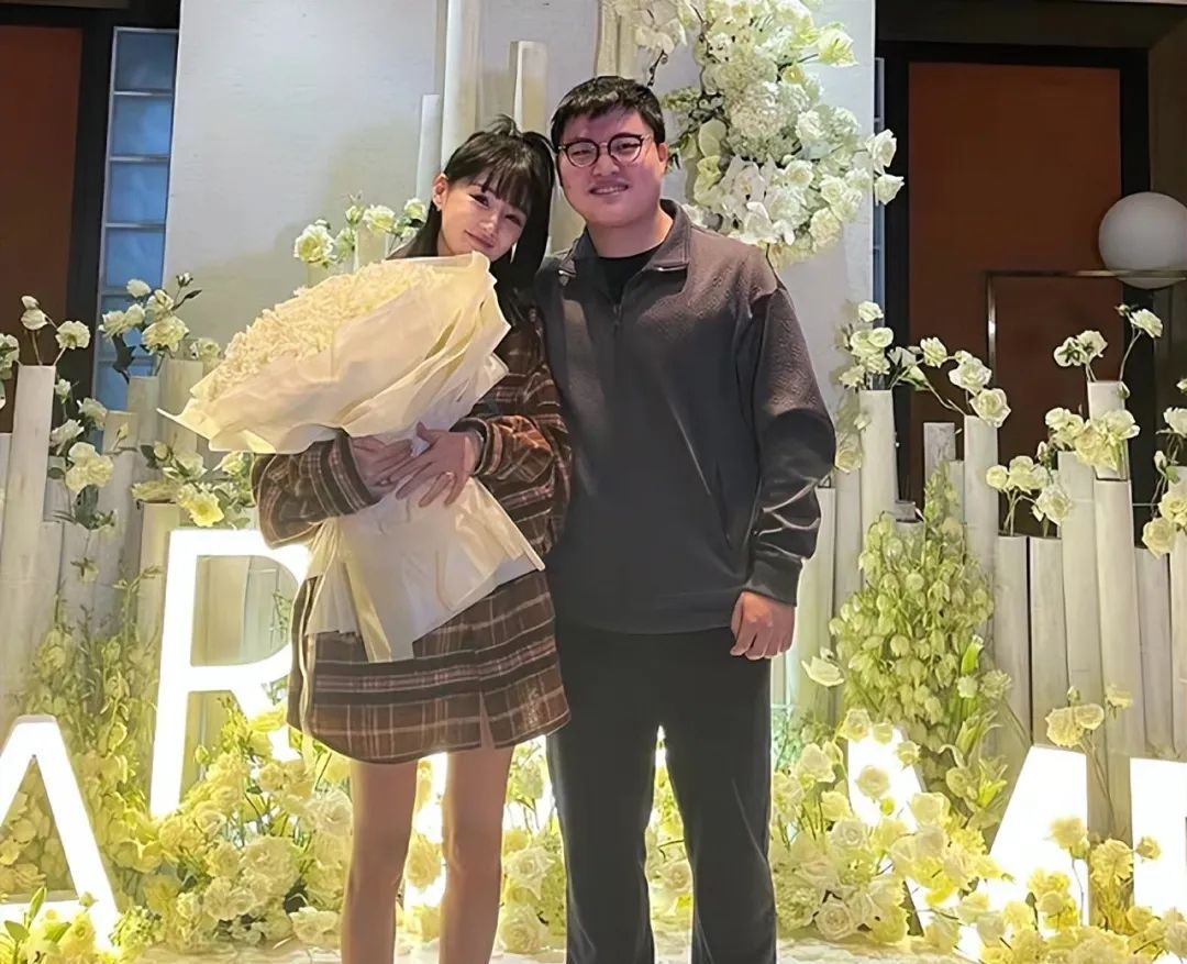 Uzi女朋友怀孕，粉丝称之为：神子降临，分析夏季赛转会消息总汇休闲区蓝鸢梦想 - Www.slyday.coM