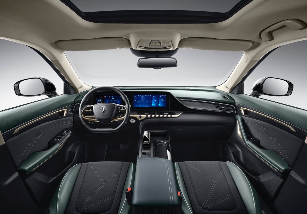 2022款奔腾B70及T55上市，B70新增14项智能配置