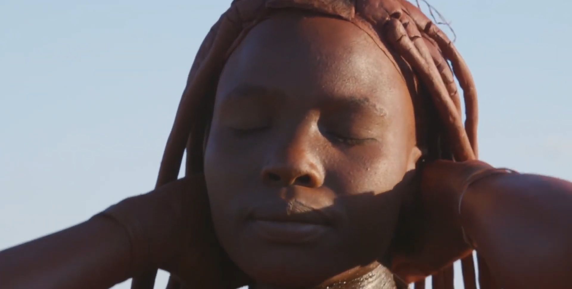 为什么辛巴族的女人不洗澡,但闻起来却很香,看完长见识了__财经头条