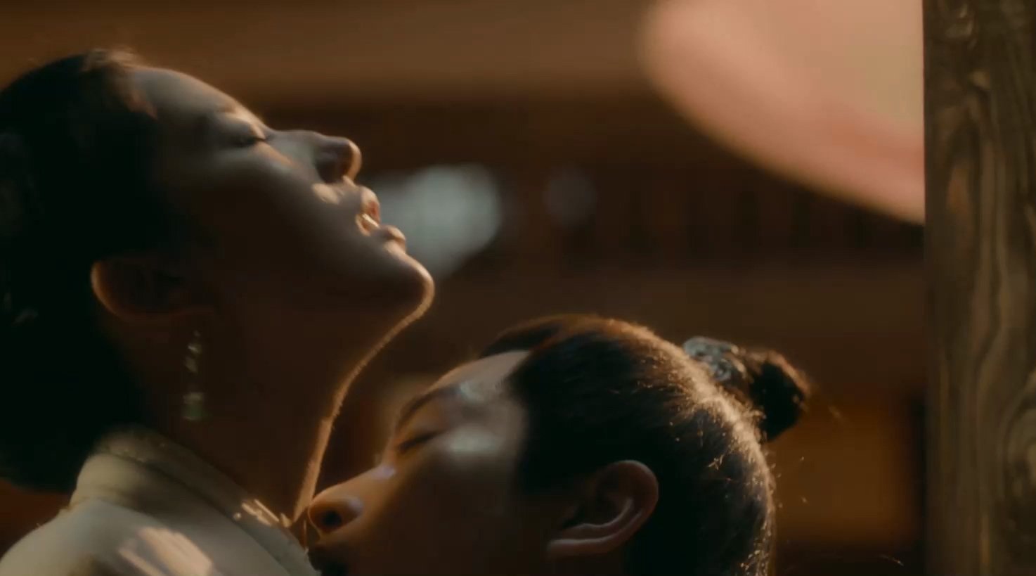 古装剧中,脖子以下的吻戏来了!