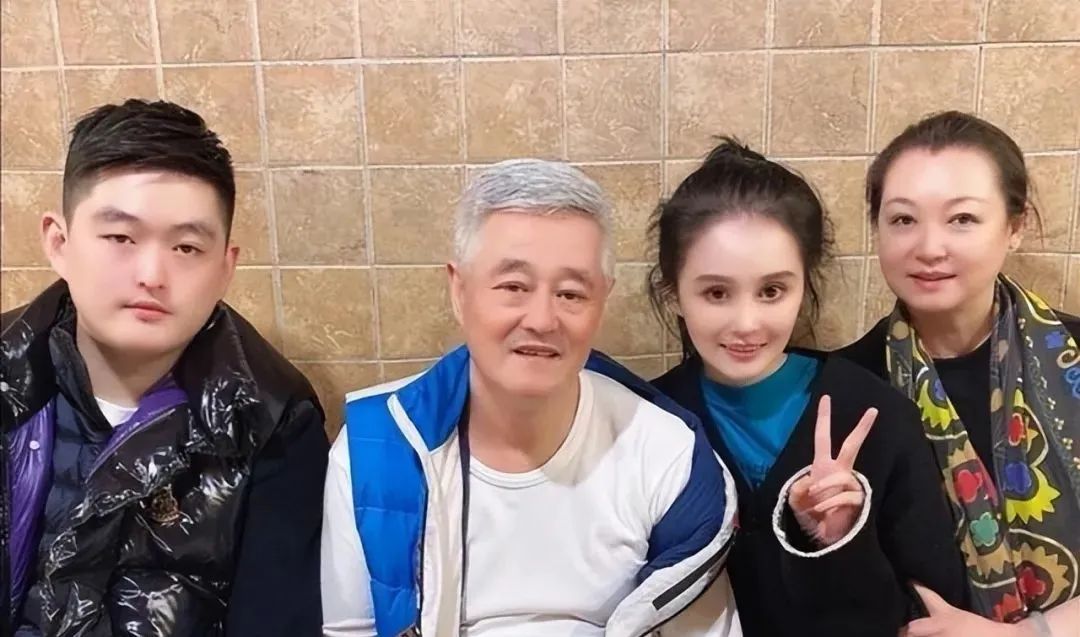 赵本山儿子豪掷260万买狗，被质疑炫富败家，怒怼网友：你们这是仇富！休闲区蓝鸢梦想 - Www.slyday.coM