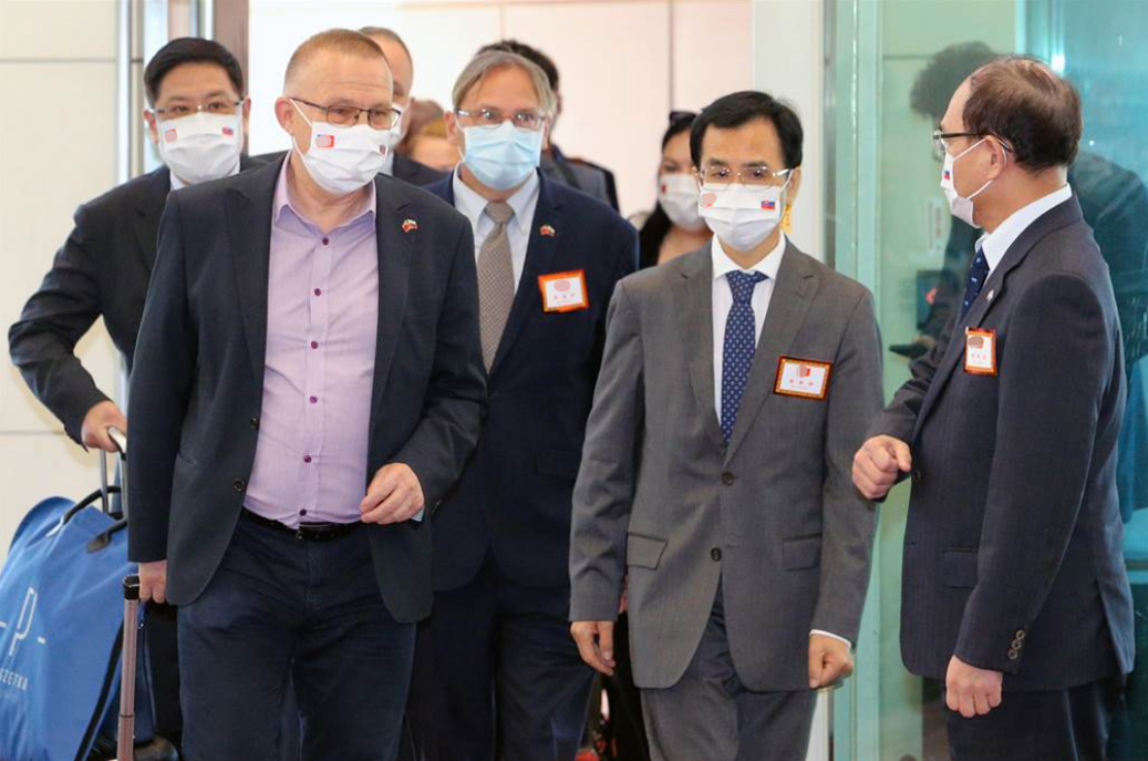 斯洛伐克副议长带团窜访台湾，刚刚抵达，岛内网友：“讨债鬼来了！”休闲区蓝鸢梦想 - Www.slyday.coM