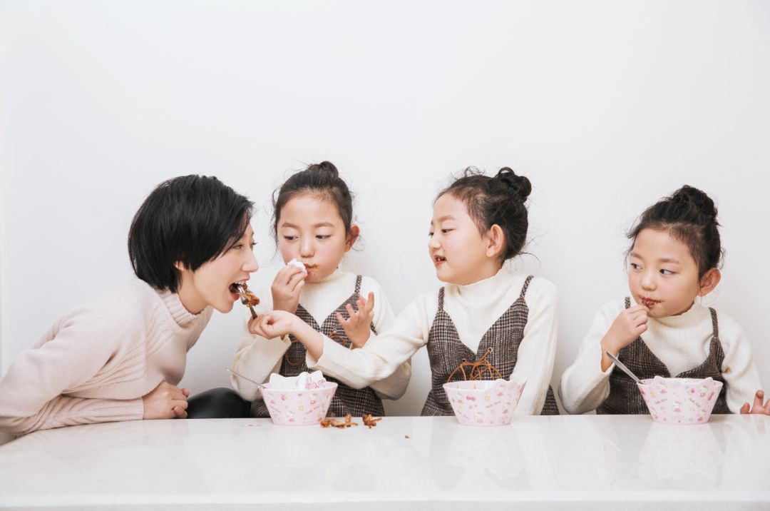 三胞胎妈妈患癌后，提前20年给女儿们录制“婚礼祝福”，感动千万人，9年后她怎么样了。。。休闲区蓝鸢梦想 - Www.slyday.coM