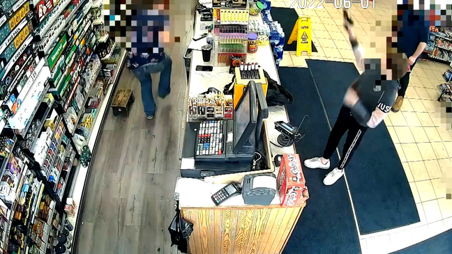 美国一12岁男孩持枪抢劫加油站，店员问他是认真的？男孩直接鸣枪警告休闲区蓝鸢梦想 - Www.slyday.coM