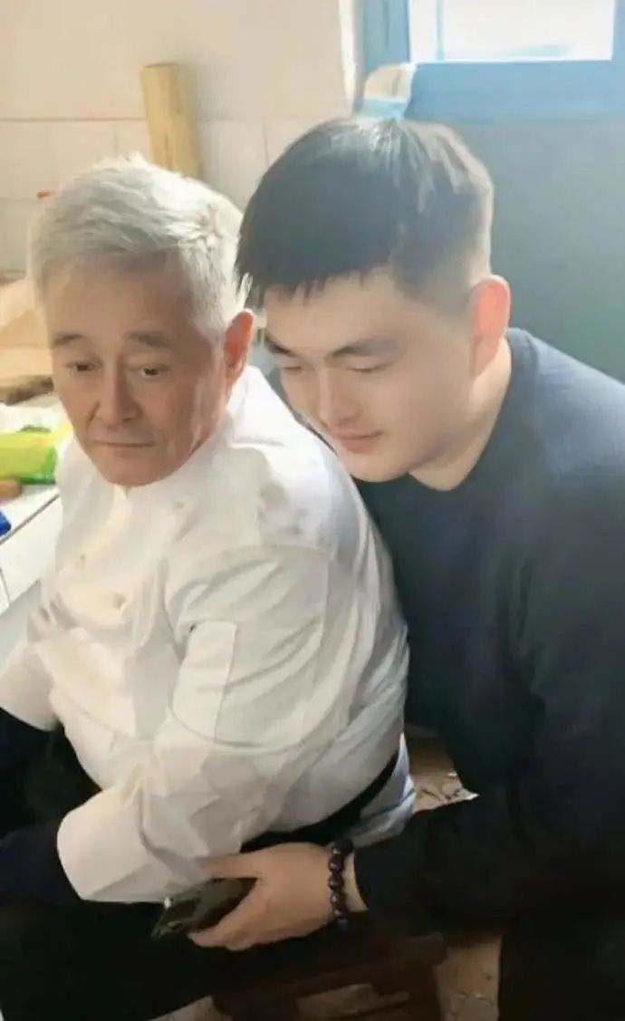 赵本山儿子豪掷260万买狗，被质疑炫富败家，怒怼网友：你们这是仇富！休闲区蓝鸢梦想 - Www.slyday.coM