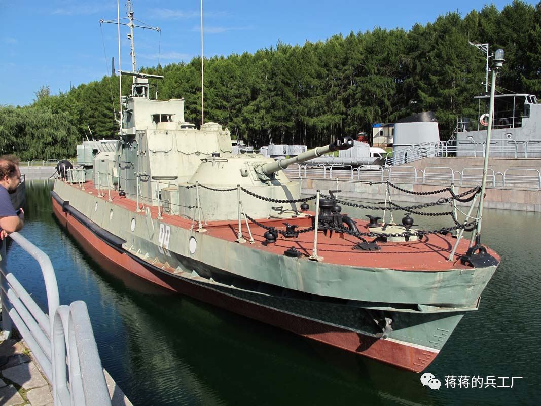 亚速海上的水上坦克俄军1204m装甲巡逻艇抵达马里乌波尔港口