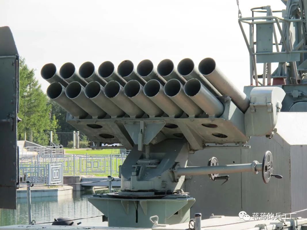 亚速海上的水上坦克俄军1204m装甲巡逻艇抵达马里乌波尔港口