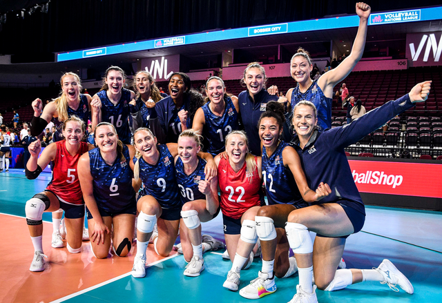 汤普森轰19分,三个3-0升至榜首|美国女排|克雷·汤普森|巴西_新浪新闻