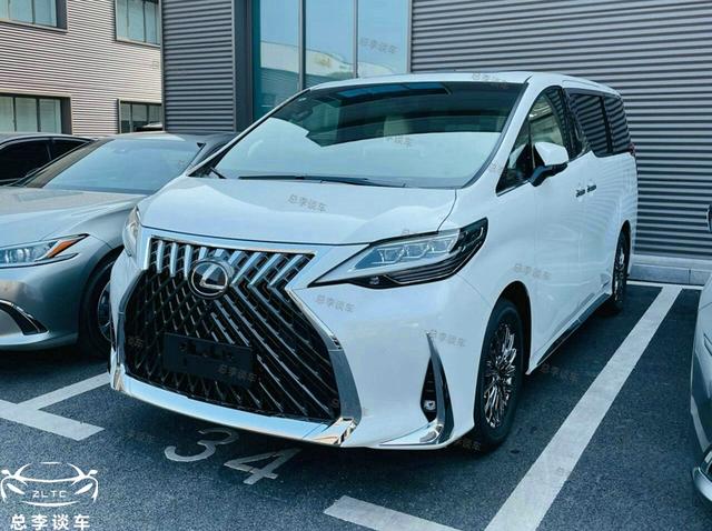 4缸面包车卖200多万当网友讨论值不值时土豪已为豪车配上靓号