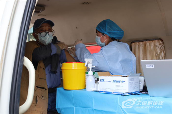 无锡：“体检+接种”一条龙服务，为老年人群接种新冠疫苗保驾护航