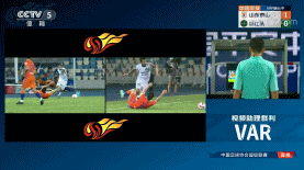 郑铮故意蹬踹对手，被直接罚下。