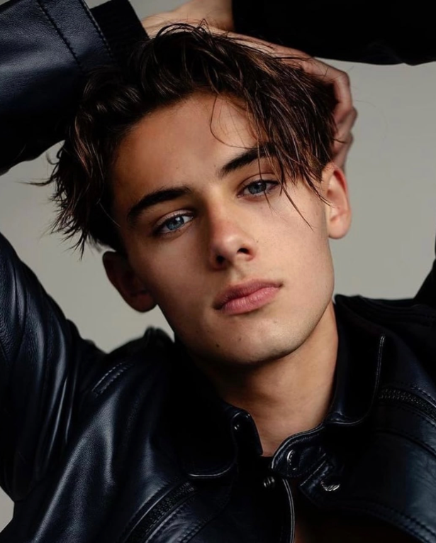 照片里这个男生,是澳洲男模william franklyn miller.