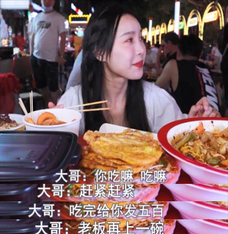 小贝饿了被陌生男子骚扰,直言吃两碗给她发1000,保安出面制止休闲区蓝鸢梦想 - Www.slyday.coM 小贝饿了被陌生男子骚扰,直言吃两碗给她发1000,保安出面制止休闲区蓝鸢梦想 - Www.slyday.coM