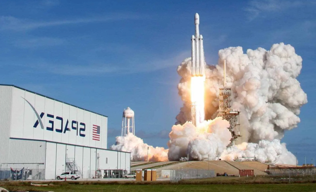 而事实上经营火箭业务的spacex公司的成立时间要比2003年成立的特斯拉